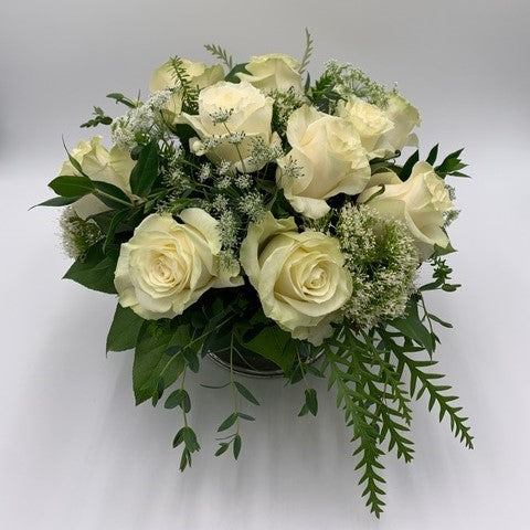 MV111 - Pavé Dozen Roses