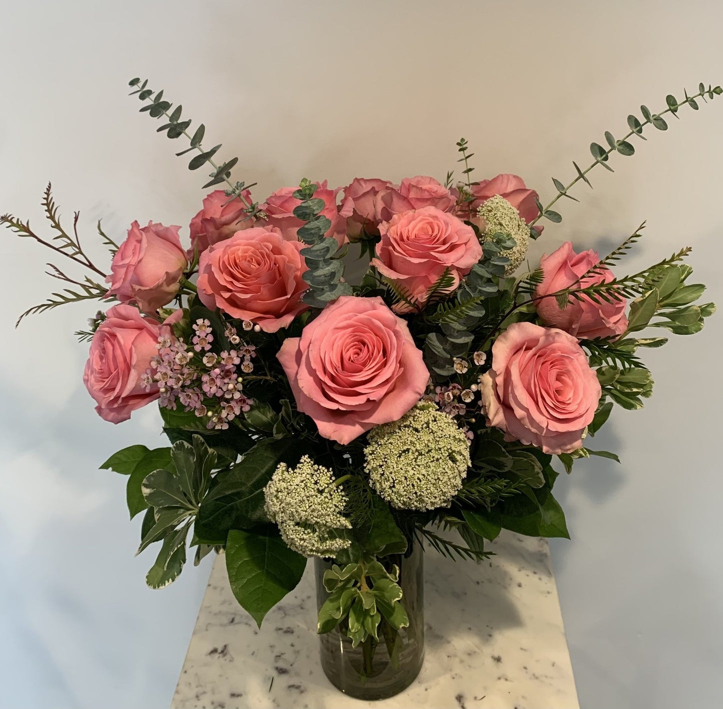 MV16 - Classic Dozen Roses