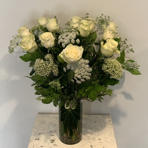 MV19 - Elegant White Roses